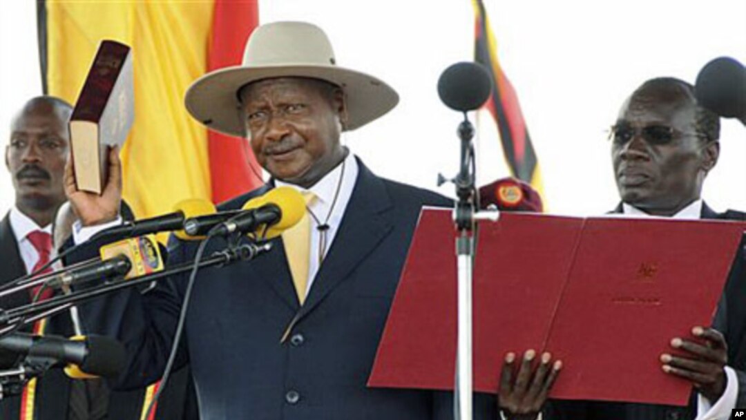 Ugandan President Yoweri Museveni is sworn in for another term at Kololo Airstrip in the capital city Kampala, May 12, 2011