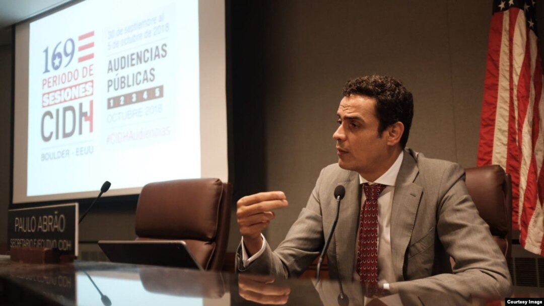 Paulo Abrao, secretario general de la CIDH, habla ante la audiencia que tiene lugar en Boulder, Colorado, EE.UU., el martes, 2 de octubre de 2018.