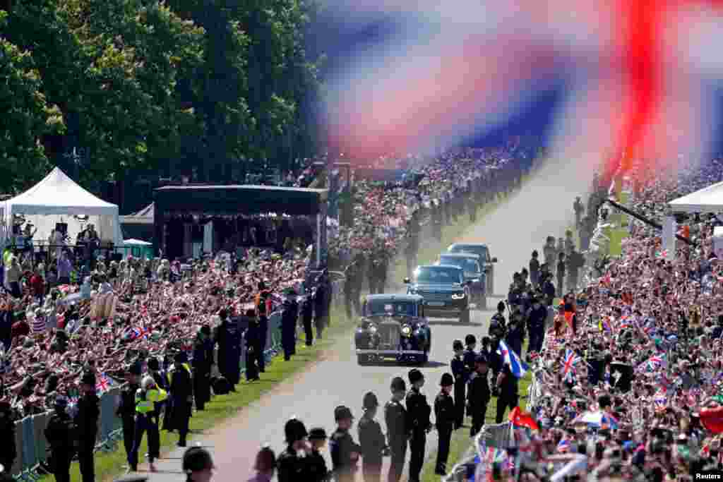 Meghan Markle conduzida para a capela de S. George no castelo de Windsor. 19 de Maio 2018&nbsp;&nbsp;