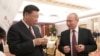 俄罗斯总统普京和中国国家主席习近平2018年6月8日在中国天津出席招待会。