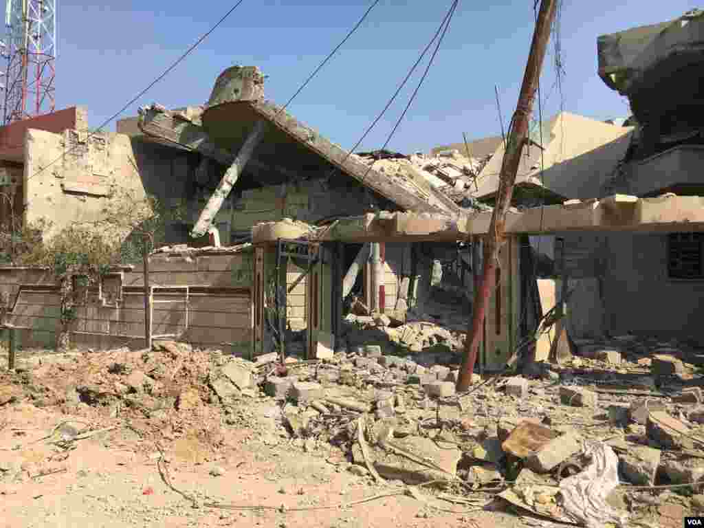 Houses in Simoud that were destroyed by airplanes Mosul, Iraq, March 8, 2017. (K. Omer/VOA)