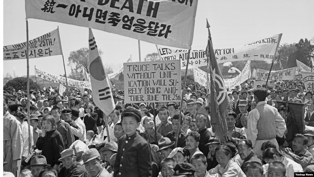 한국 서울역사박물관이 호국보훈의 달 6월을 맞아 7월 17일까지 박물관1층 로비에서 'AP통신이 본 6.25와 서울' 전시회를 열고 있다. 이번 전시회는 AP통신 특파원이 포착한 전시 서울 사진들을 선보인다.