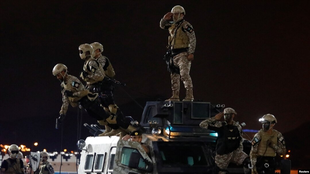 Miembros de las fuerzas de seguridad sauditas se preparan para laborar en la peregrinación anual a La Meca, agosto de 2019.