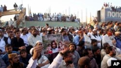 تظاهرات پشتون ها در پاکستان، پس از کشته شدن یک جوان از سوی پولیس آن کشور آغاز شد.