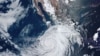 Imagen de la Oficina Nacional de Administración Oceánica y Atmosférica de EEUU (NOAA) muestra la posición del huracán Hillary fuera de las costas del Pacífico mexicano el 16 de agosto de 2023.