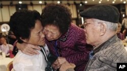 지난 2010년 11월 북한 금강산에서 열렸던 남북 이산가족 상봉 행사.