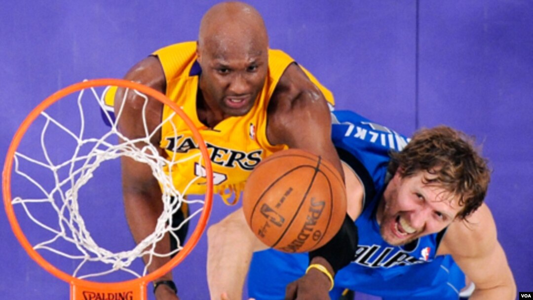 Dos puntos sorpresivos en los últimos segundos del encuentro le dieron la victoria a los Dallas Mavericks, sobre los Angeles Lakers.