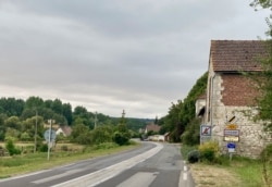Nestled between rolling hills and the Seine River, Giverny has long been a hub for American tourists. (Photo: Lisa Bryant/VOA)