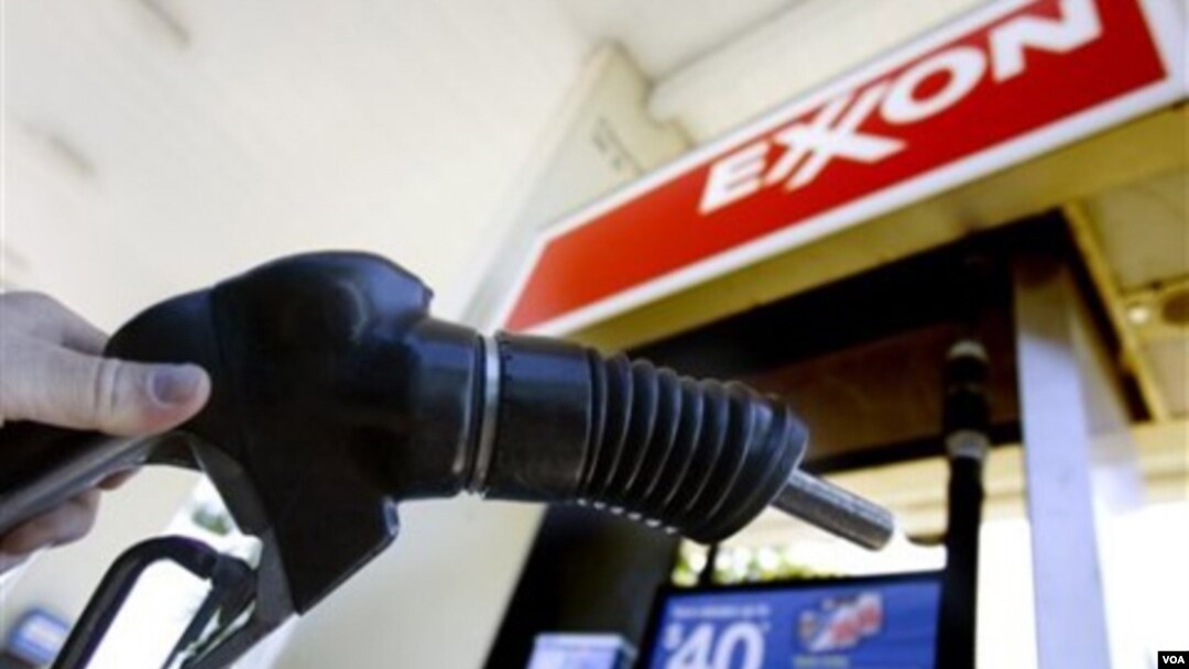 El encarecimiento de la gasolina y el desempleo son las principales razones de la baja en el consumo de los estadounidenses.